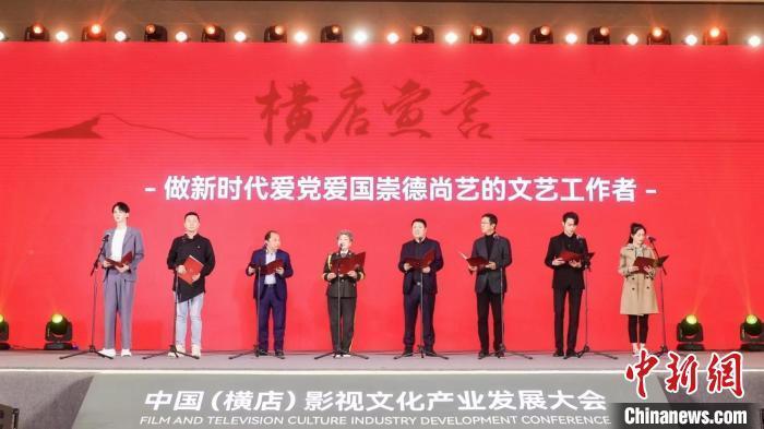 蜡笔小新兄妹春节大拜年