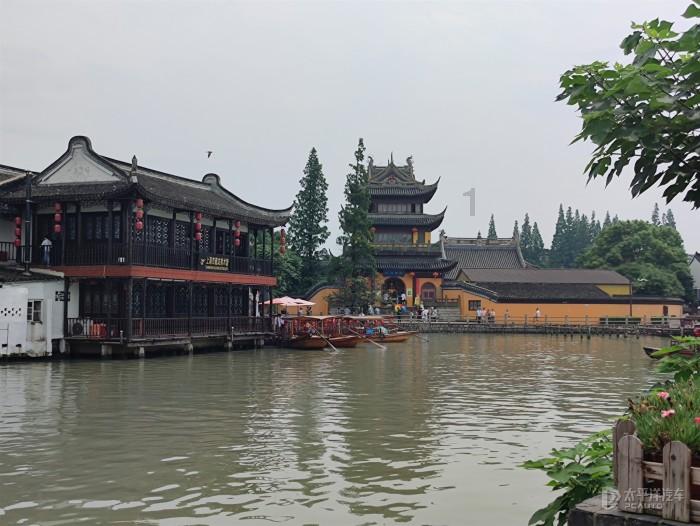 红色短袖+毛边牛仔短裤，胖女生这么穿合适吗？游戏画面